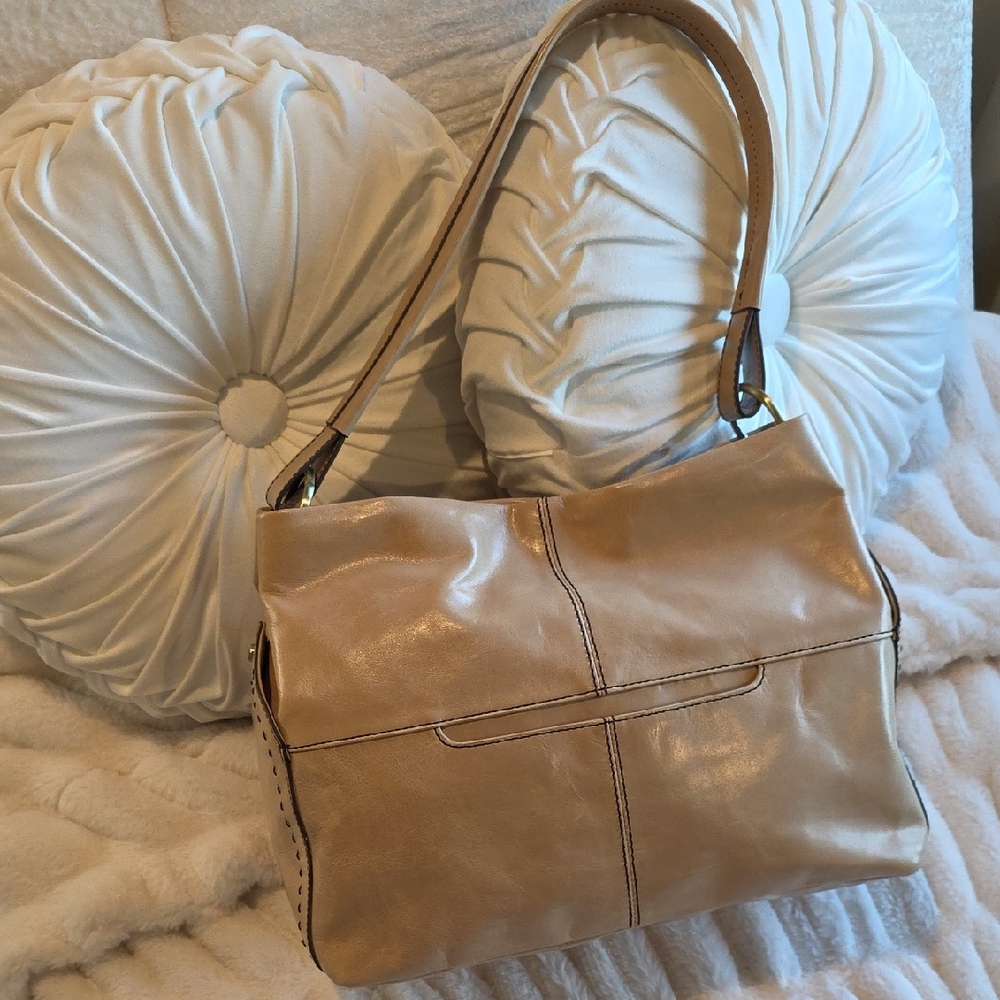 Elegant Tan Leather Handbag